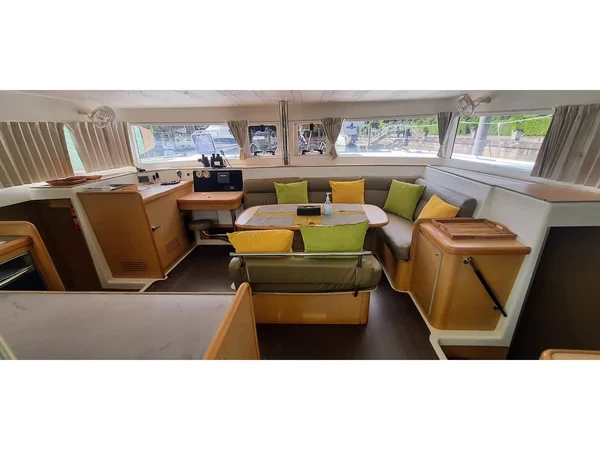 Lagoon 421 - Yacht Charter Sailica