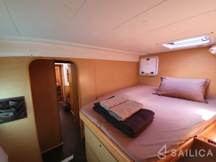 Lagoon 421 - Yacht Charter Sailica