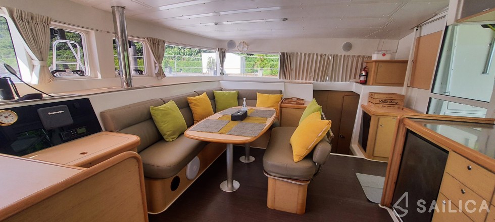 Lagoon 421 - Yacht Charter Sailica