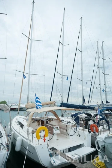 Dufour 410 GL - Yacht Charter Sailica