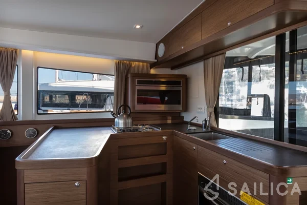 Lagoon 42 - Yacht Charter Sailica