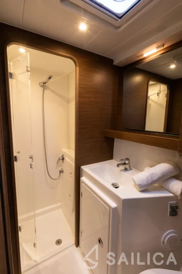 Lagoon 42 - Yacht Charter Sailica