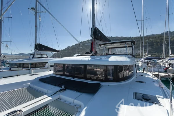 Lagoon 42 - Yacht Charter Sailica