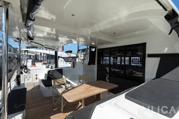 Lagoon 42 - Yacht Charter Sailica
