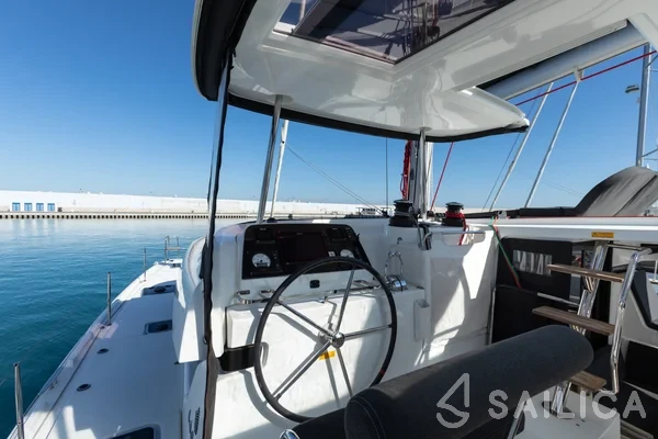 Lagoon 42 - Yacht Charter Sailica