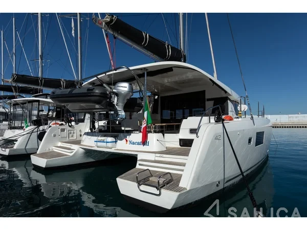 Lagoon 42 - Yacht Charter Sailica