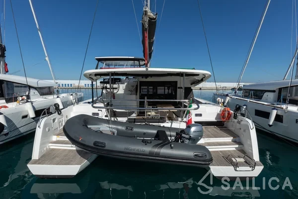 Lagoon 42 - Yacht Charter Sailica
