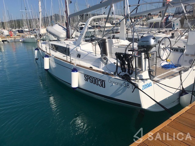 Oceanis 38.1 - Yacht Charter Sailica