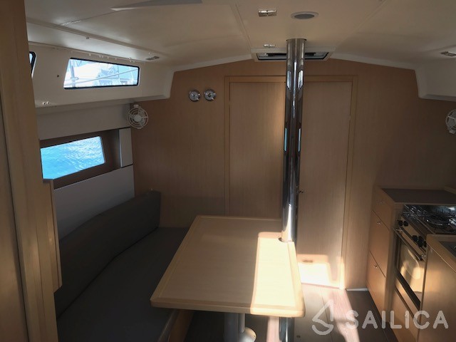 Oceanis 38.1 - Yacht Charter Sailica