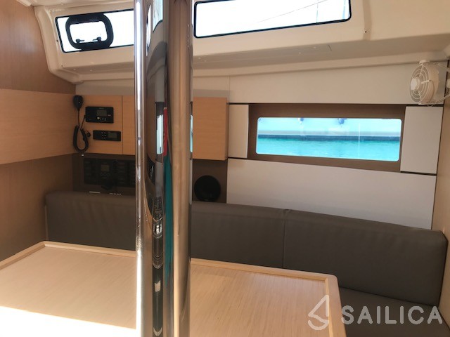 Oceanis 38.1 - Yacht Charter Sailica