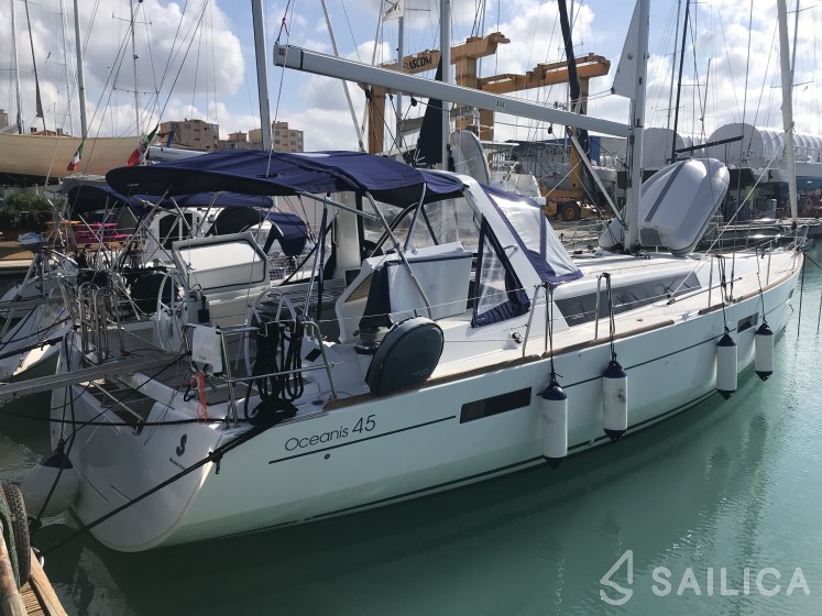 Oceanis 45 - Yacht Charter Sailica