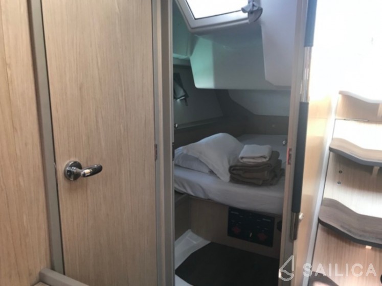 Oceanis 45 - Yacht Charter Sailica