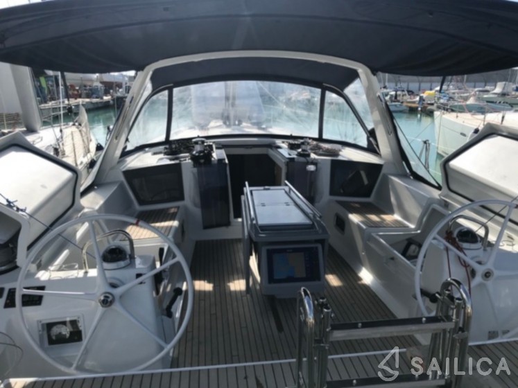 Oceanis 45 - Yacht Charter Sailica