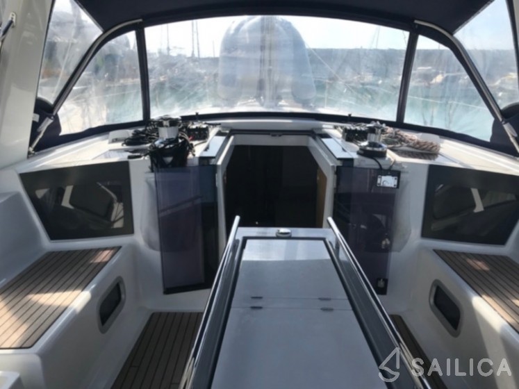 Oceanis 45 - Yacht Charter Sailica