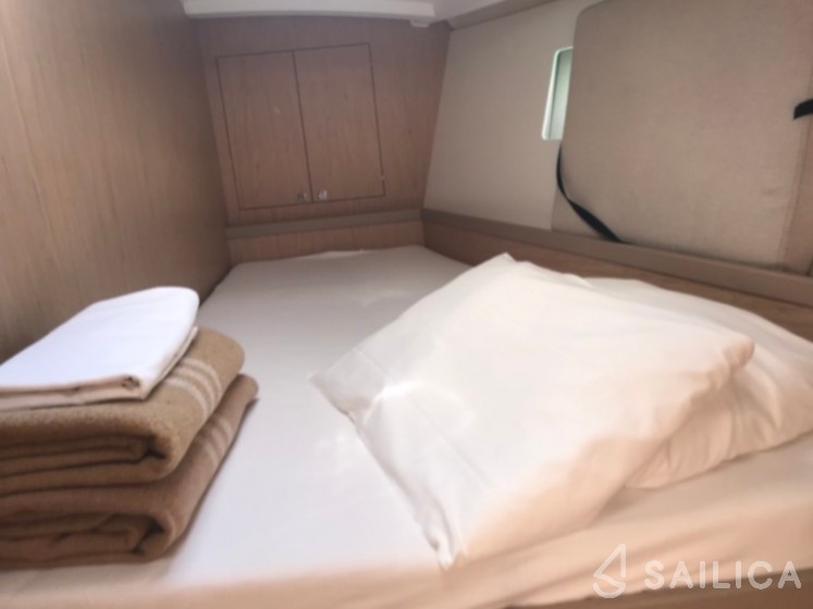 Oceanis 45 - Yacht Charter Sailica