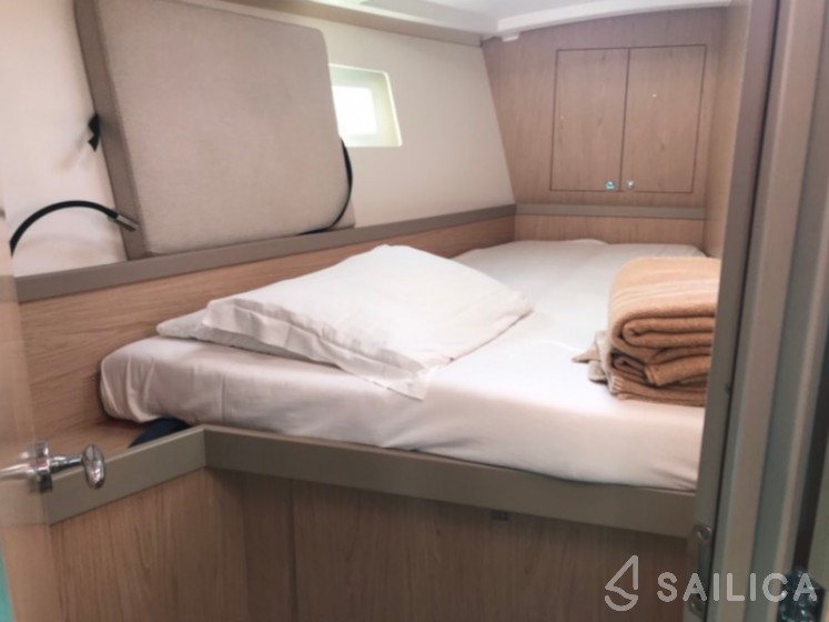 Oceanis 45 - Yacht Charter Sailica