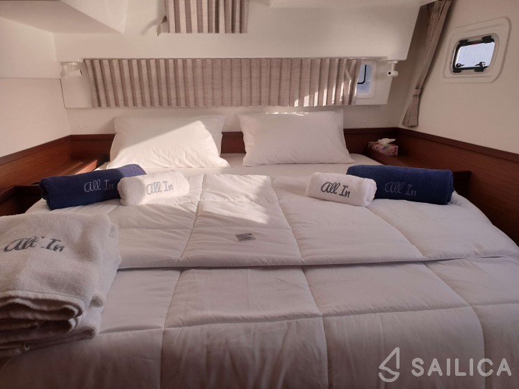 Lagoon 42 - Yacht Charter Sailica