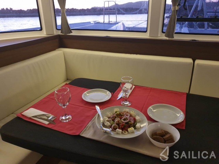 Lagoon 42 - Yacht Charter Sailica