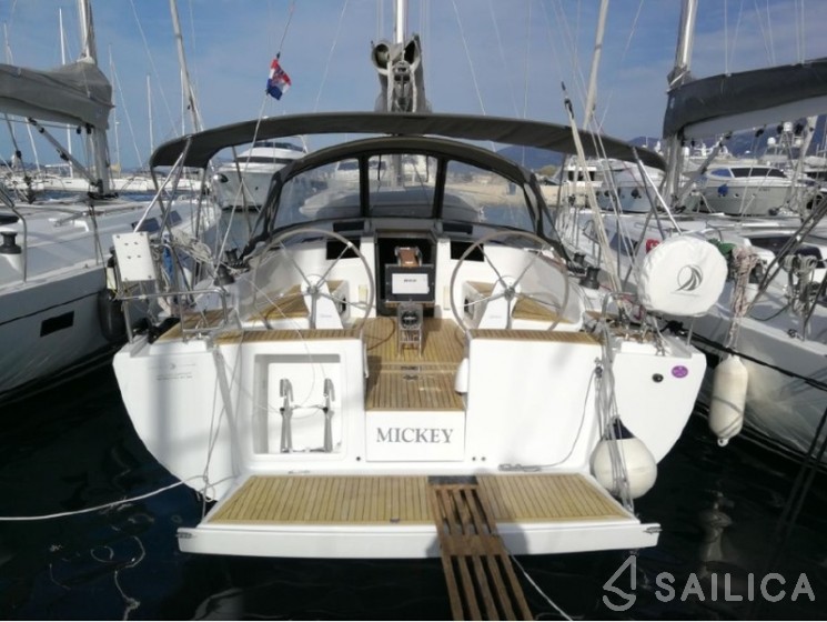 Hanse 415 - Yacht Charter Sailica