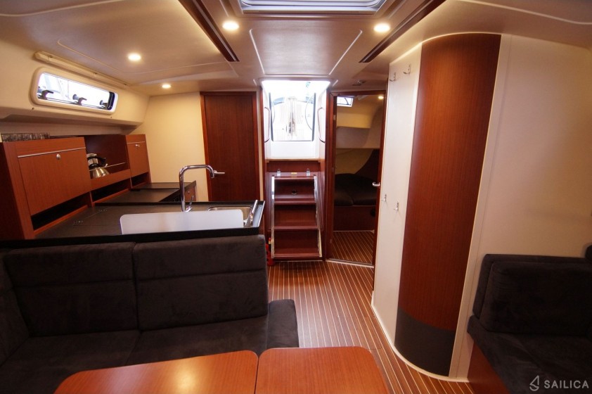 Hanse 415 - Yacht Charter Sailica