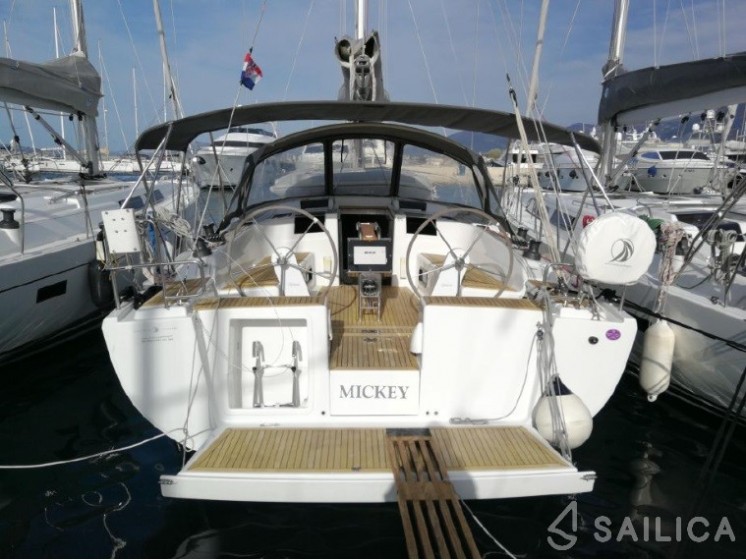 Hanse 415 - Yacht Charter Sailica