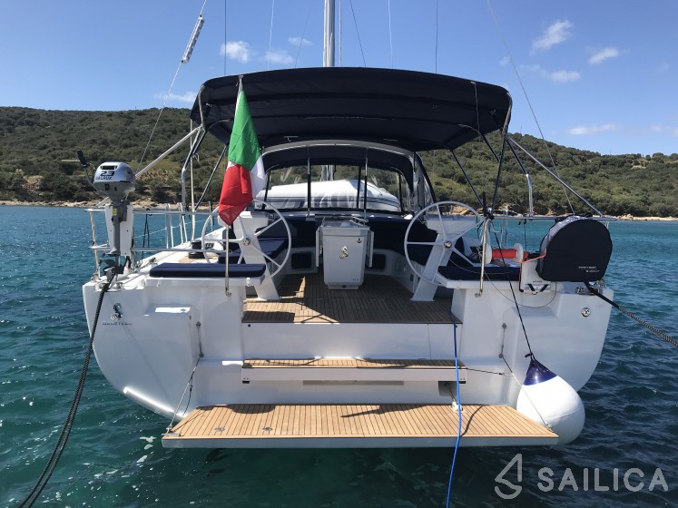Oceanis 51.1 - Yacht Charter Sailica