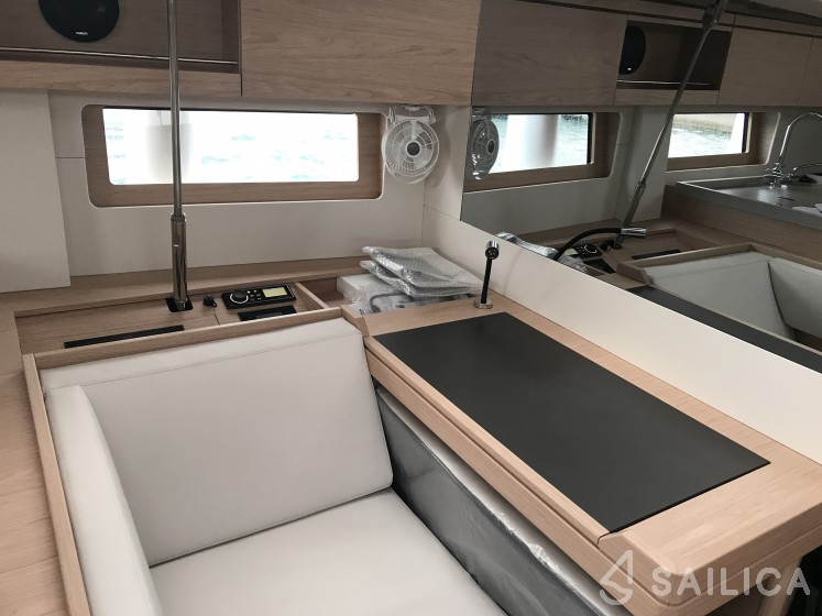 Oceanis 51.1 - Yacht Charter Sailica