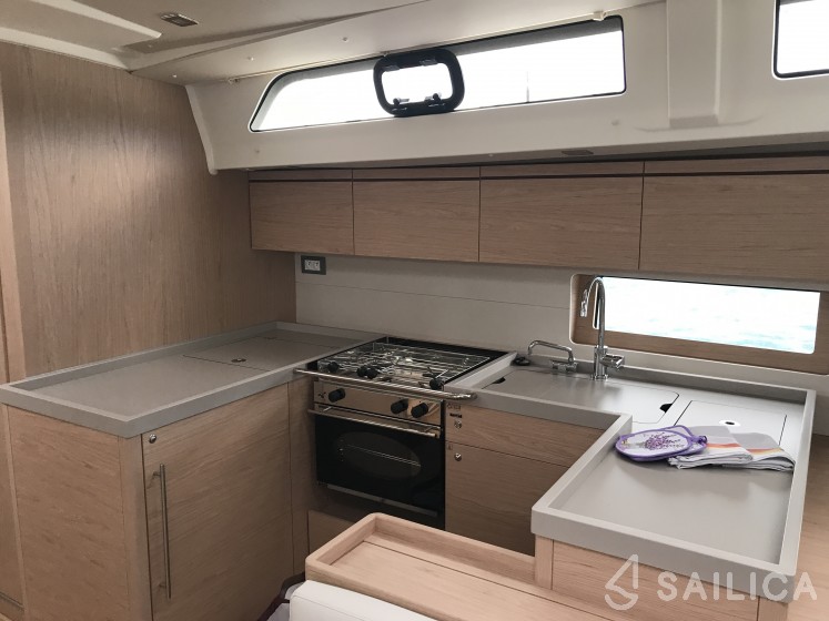 Oceanis 51.1 - Yacht Charter Sailica