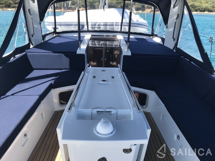 Oceanis 51.1 - Yacht Charter Sailica