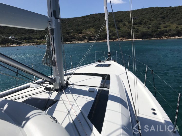 Oceanis 51.1 - Yacht Charter Sailica