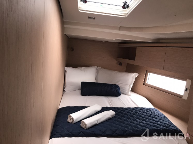 Oceanis 51.1 - Yacht Charter Sailica
