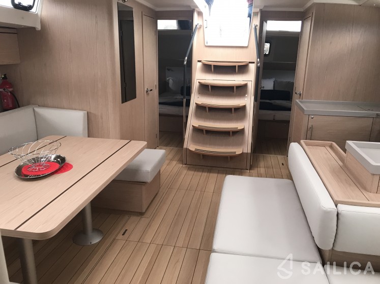 Oceanis 51.1 - Yacht Charter Sailica