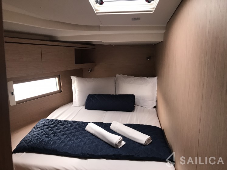 Oceanis 51.1 - Yacht Charter Sailica