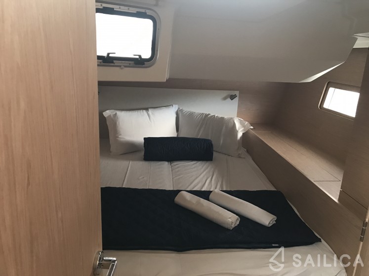 Oceanis 51.1 - Yacht Charter Sailica