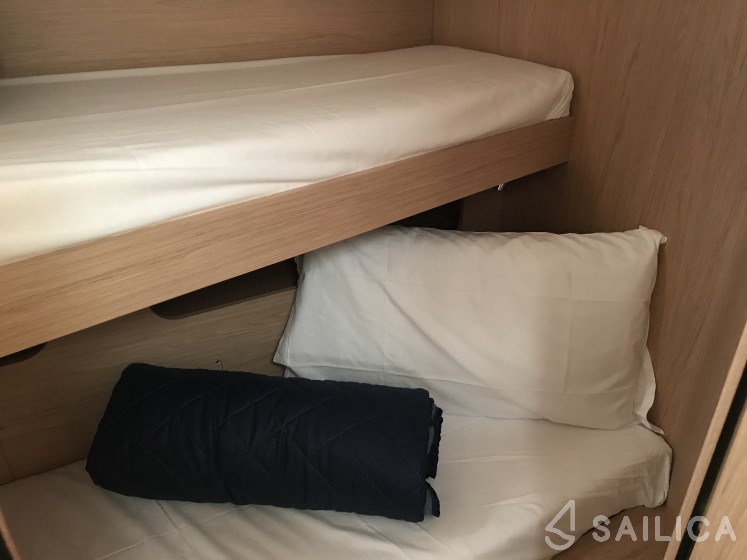 Oceanis 51.1 - Yacht Charter Sailica
