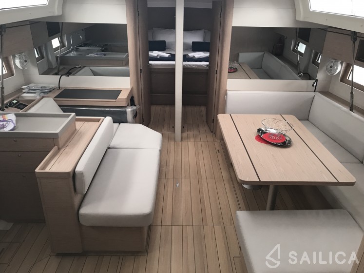 Oceanis 51.1 - Yacht Charter Sailica