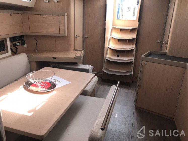 Oceanis 45 - Yacht Charter Sailica