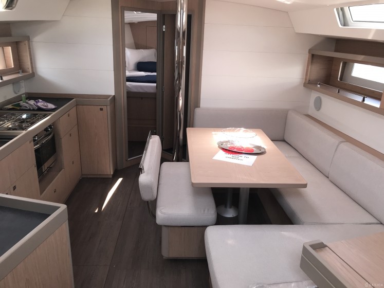 Oceanis 45 - Yacht Charter Sailica