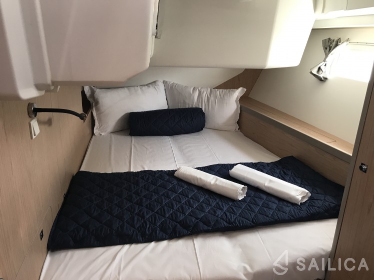 Oceanis 45 - Yacht Charter Sailica