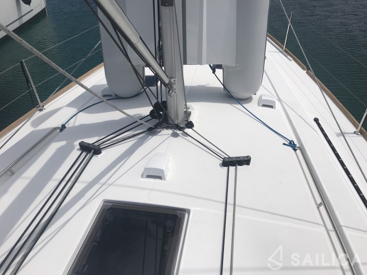 Oceanis 45 - Yacht Charter Sailica