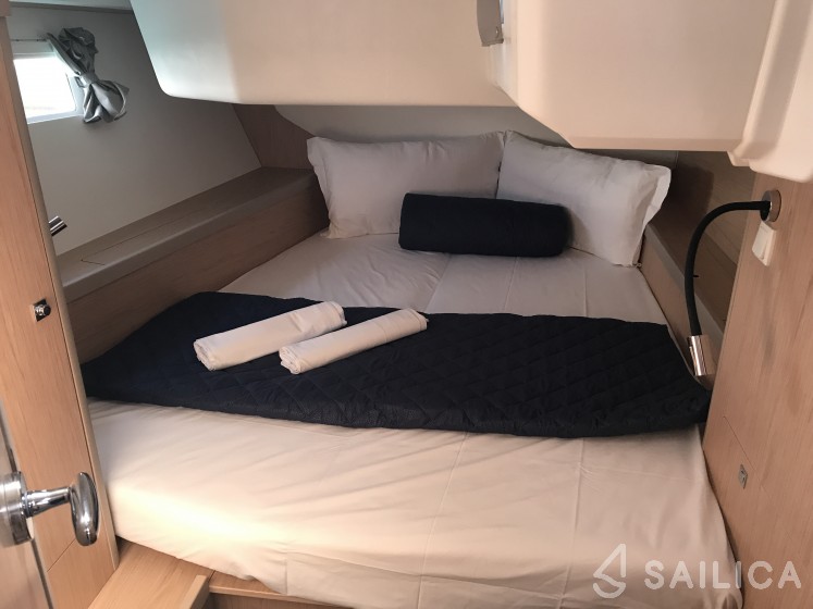 Oceanis 45 - Yacht Charter Sailica
