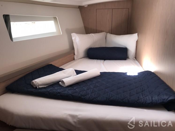 Oceanis 45 - Yacht Charter Sailica