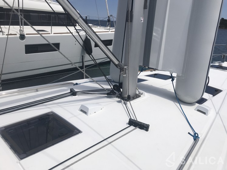 Oceanis 45 - Yacht Charter Sailica