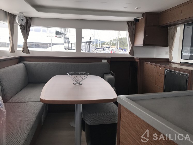 Lagoon 450  Flybridge - Yacht Charter Sailica