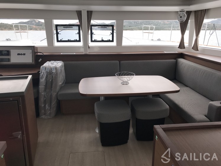 Lagoon 450  Flybridge - Yacht Charter Sailica