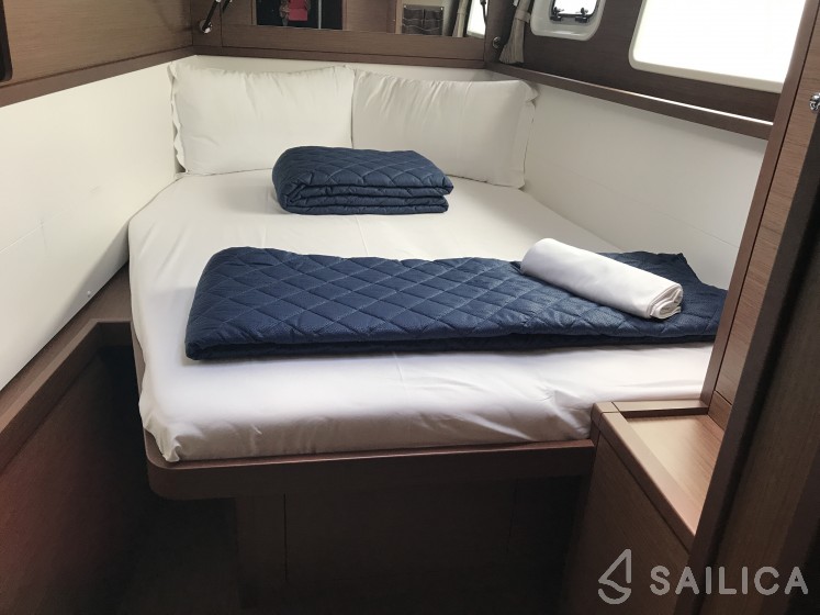 Lagoon 450  Flybridge - Yacht Charter Sailica
