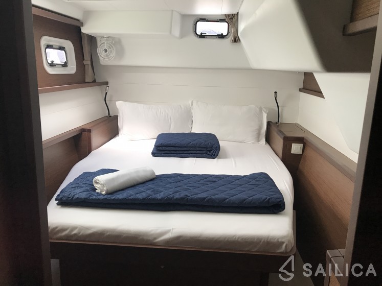 Lagoon 450  Flybridge - Yacht Charter Sailica