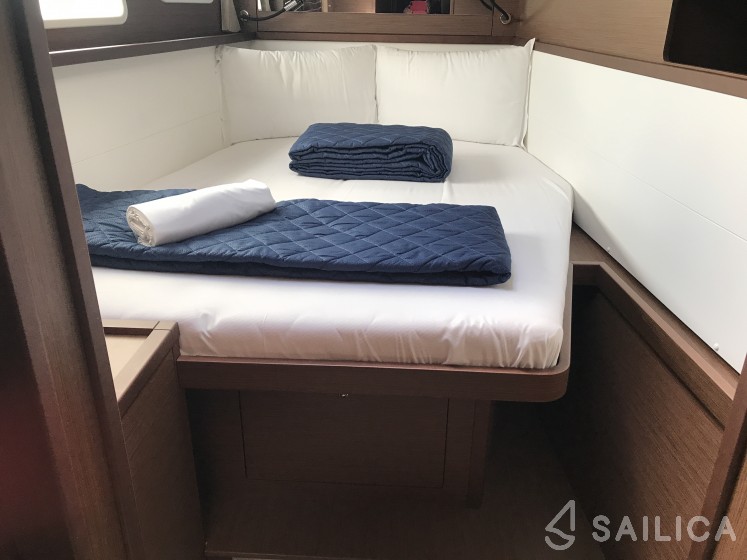 Lagoon 450  Flybridge - Yacht Charter Sailica