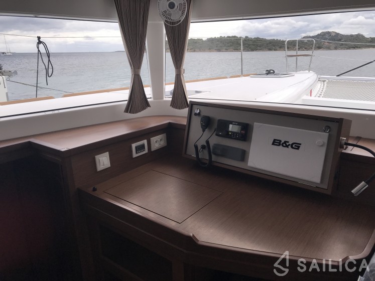 Lagoon 450  Flybridge - Yacht Charter Sailica