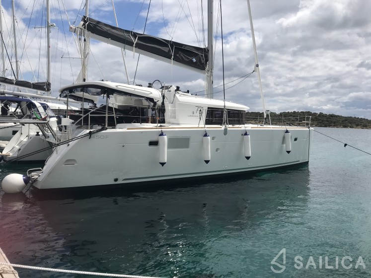 Lagoon 450  Flybridge - Yacht Charter Sailica
